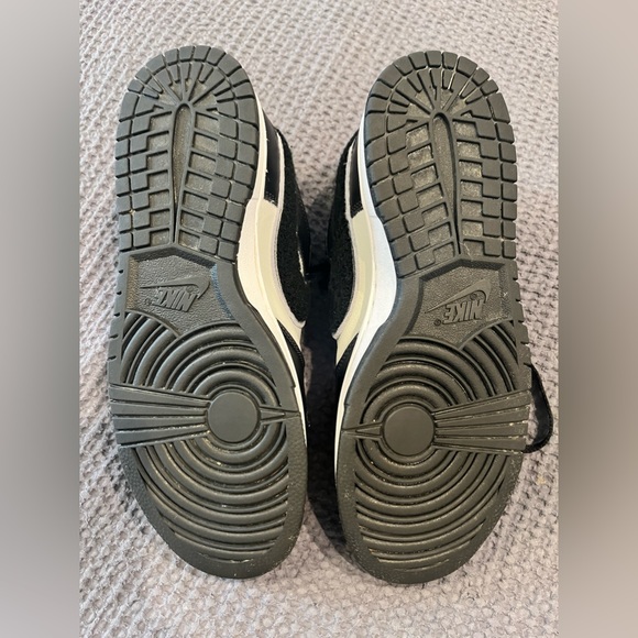 Nike Dunk Low Chenille Retro - SOLD-OUT originally $120. Men’s 9.5 or Women’s 11 - Picture 4 of 5